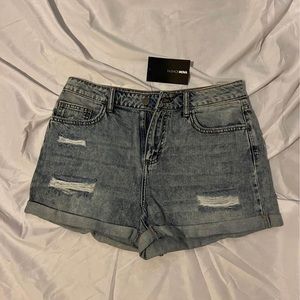 Fashion Nova shorts with tags